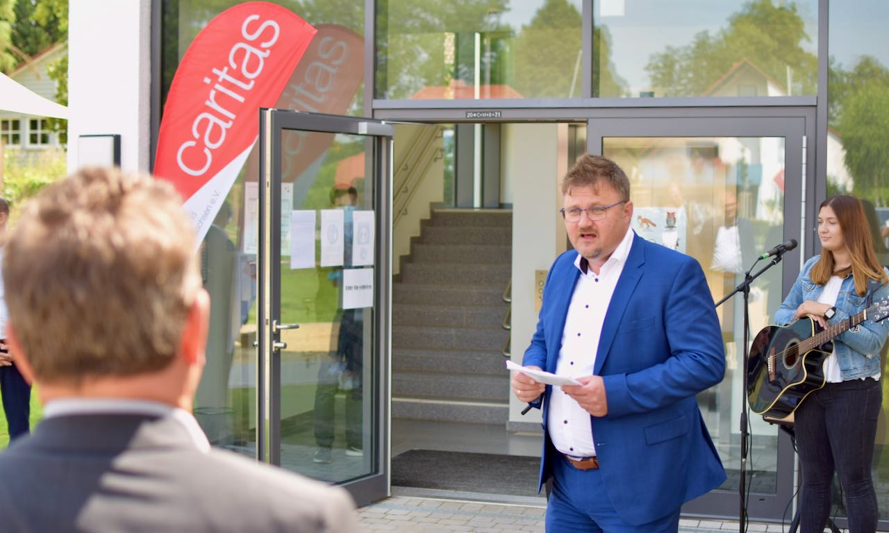 Duderstadts Bürgermeister Thorsten Feike (FDP) spricht ein Grußwort.