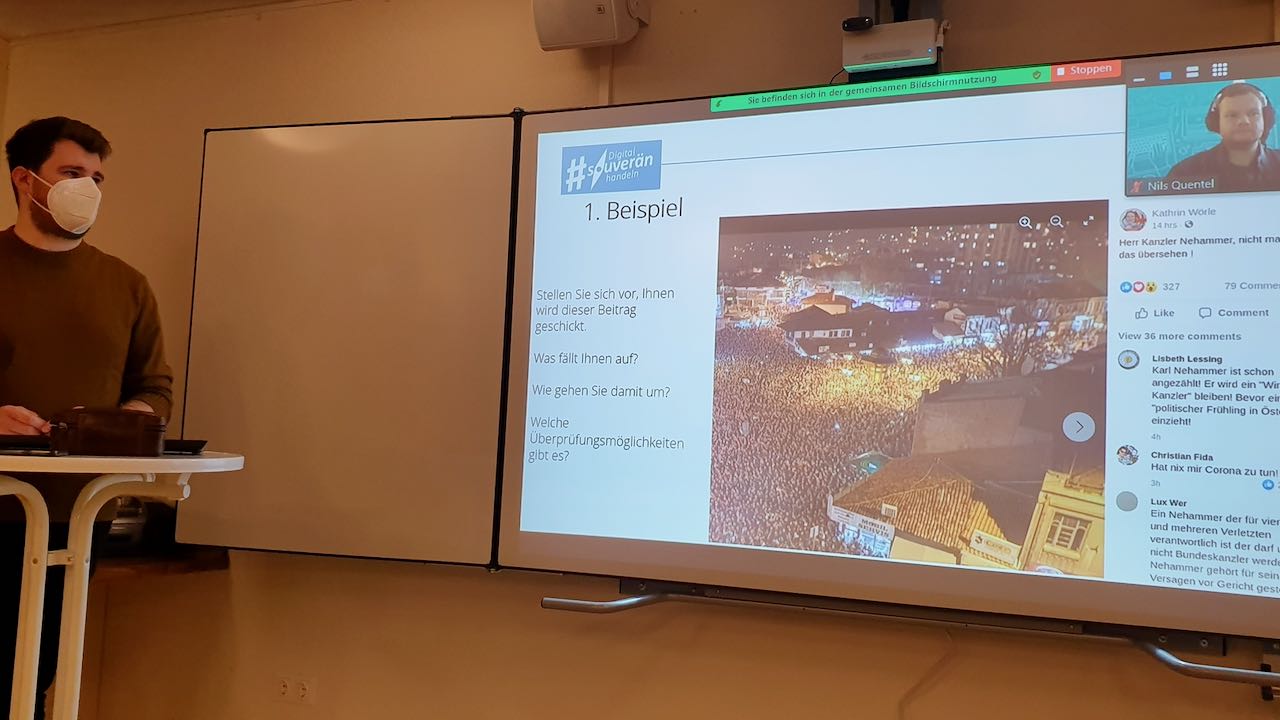 Jannik Bolmer leitet als Referent durch die Veranstaltung im LWH. | Foto: Wilhelmi / KEB