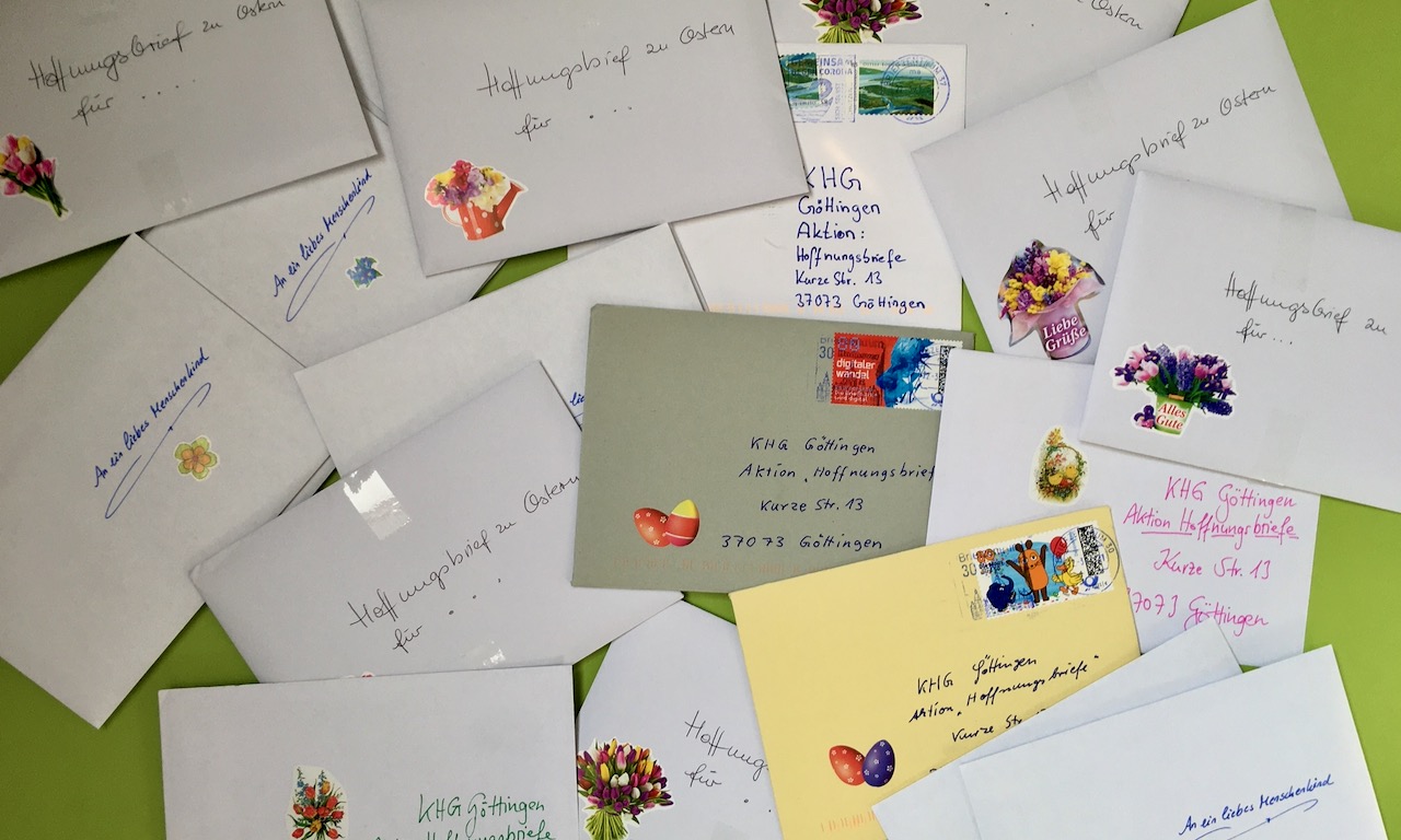 Die Katholische Hochschulgemeinde Göttingen (khg) bastelte Osternester und sammelte Osterbriefe, beides wurde von der Caritas-Sozialstation Göttingen / Gleichen an Alleinlebende weitergeschenkt. | Foto: Daniela Ramb / khg