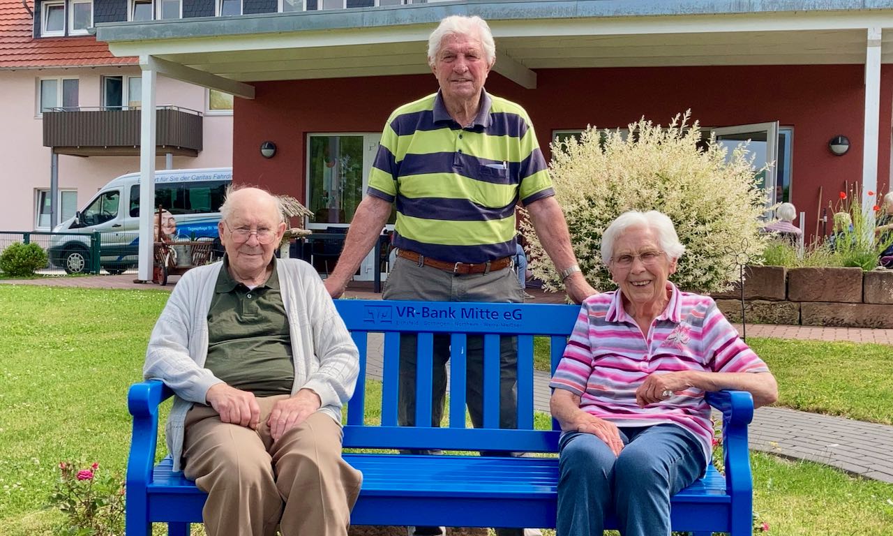 Seit dem Start der Tagespflege St. Vinzenz als Gäste dabei (v.l.): Werner Schwiegershausen, Willi Möhle und Christa Wiehe. | Foto: Caritas Südniedersachsen
