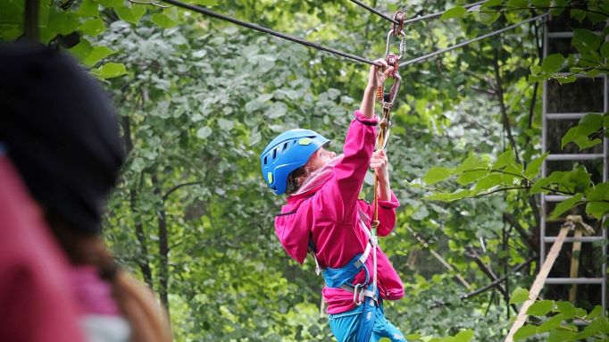 Die Kinder motivierten sich gegenseitig und waren gut gesichert. | Foto: Michael Schiwon / Caritas