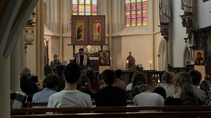 Osterandacht in der Basilika St. Cyriakus. | Foto: Stefan Burchard