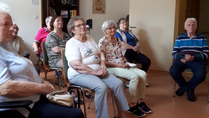 Aufmerksam hörten die Tagesgäste dem Vortrag zu. | Foto: Jünemann / Caritas