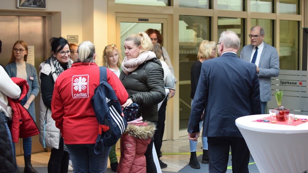 Bei einem Neujahrsempfang eröffnete die Caritas Südniedersachsen ihre Anlaufstelle für ambulante Pflege in Gieboldehausen.