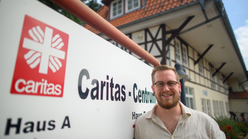 Jens Klie arbeitet als Suchtberater im Caritas-Centrum Duderstadt. | Foto: Klaus-Dietmar Gabbert/dpa-tmn