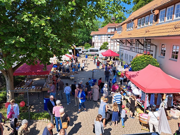 Verkaufsstände des Fairkauf-Ladens auf dem Caritas-Gelände | Foto: Hartnack/Caritas