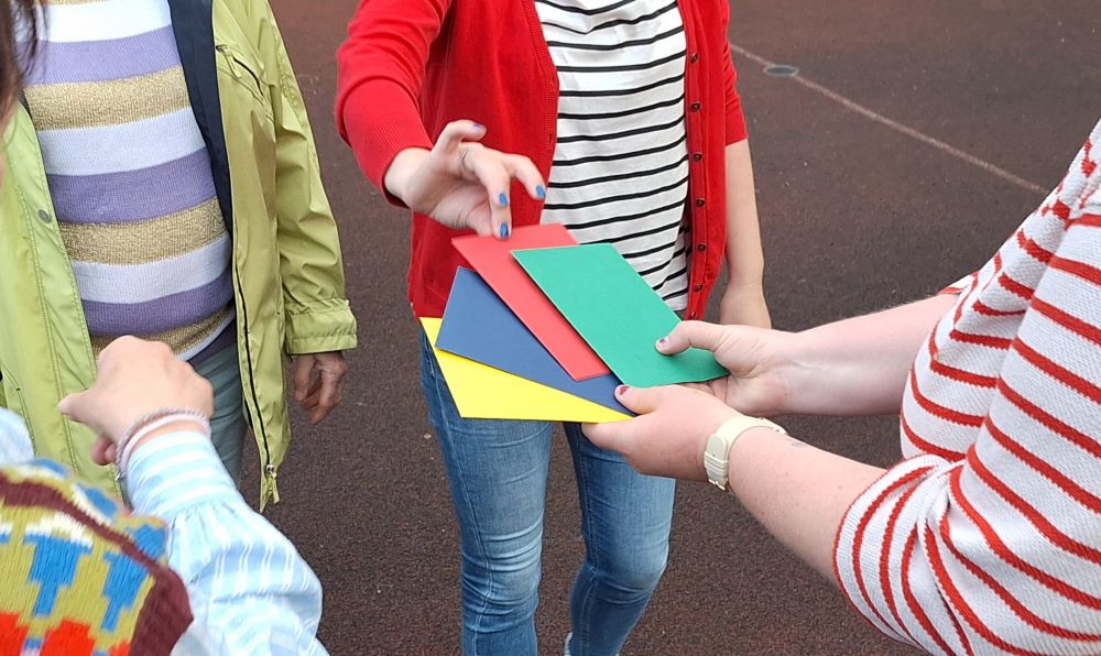 Als Belohnung zogen die Teams Gutscheine. | Foto: Johannes Broermann