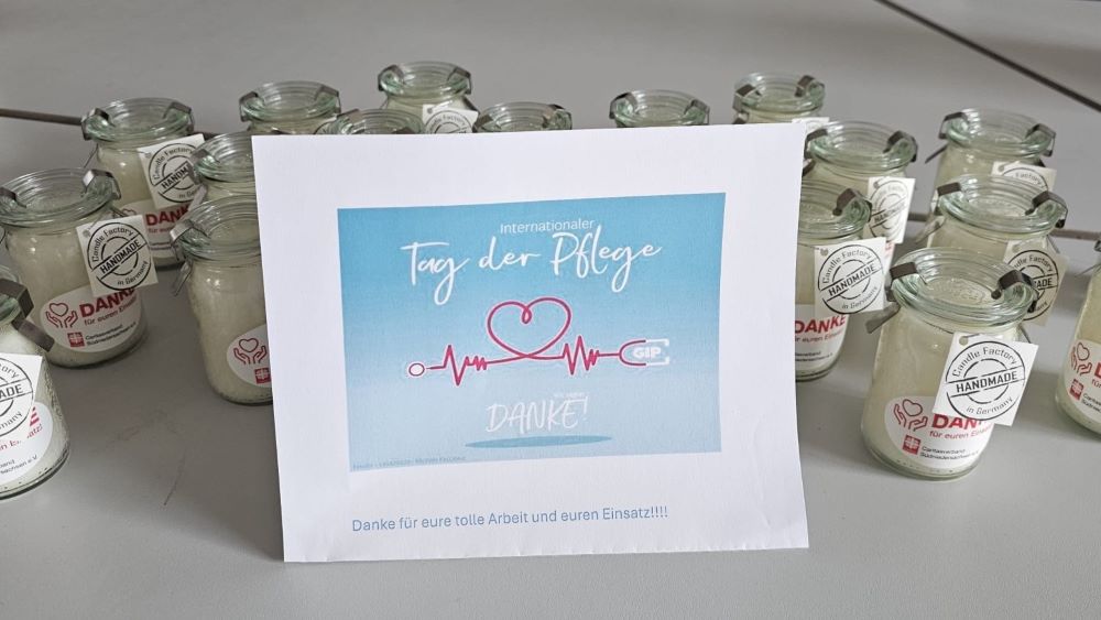 Wer noch keine Kerze erhalten hat, soll sie spätestens zur nächsten Dienstbesprechung von den Teamleitungen überreicht bekommen. | Foto: Caritas